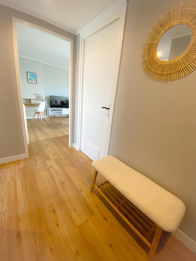 Le Jean De Fiennes Apartment Calais Bagian luar foto